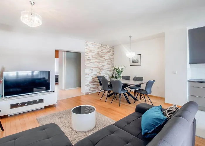 Montesa With Free Parking And Balcony * 扎达尔