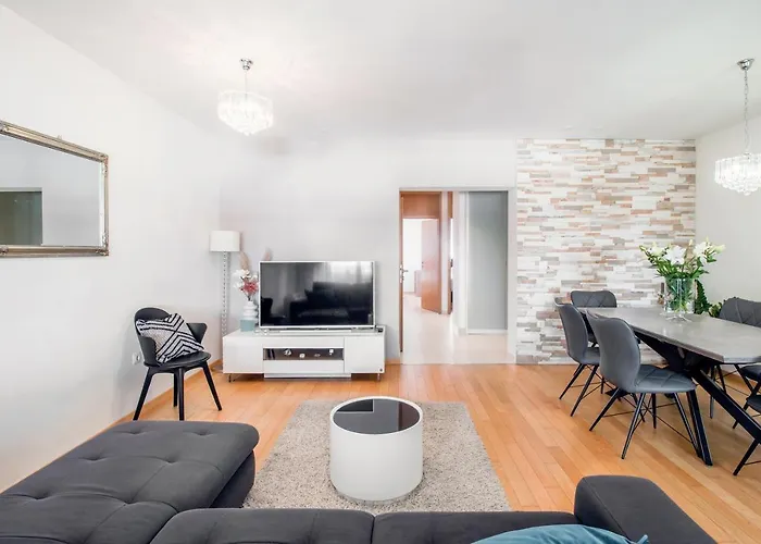 Montesa With Free Parking And Balcony