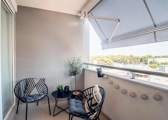 Montesa With Free Parking And Balcony * 扎达尔