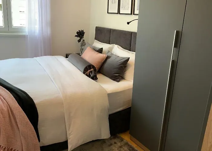 Montesa With Free Parking And Balcony 扎达尔