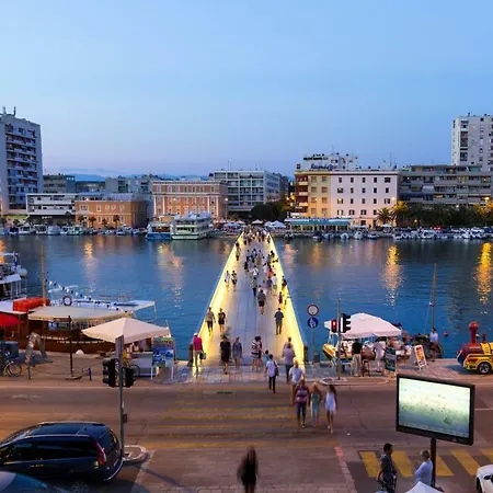 Montesa With Free Parking And Balcony Apartamento Zadar